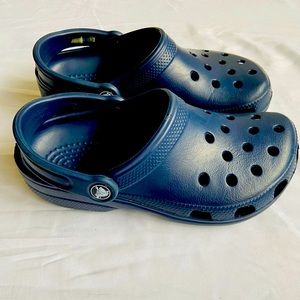 Crocs in Navy Blue Sz Men’s 4 / Women’s 6